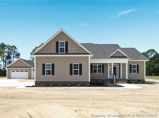 3031 Dinwiddle Dr, Wade, NC 28395