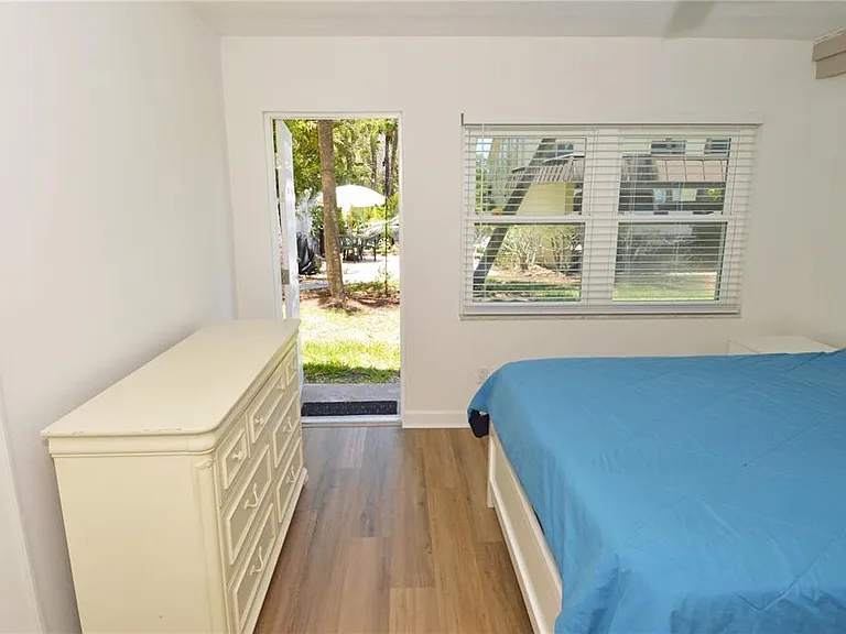 4700 Cove Cir #107 — Photo 33