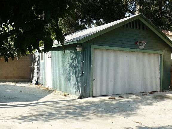 Detached garage, extra pkg