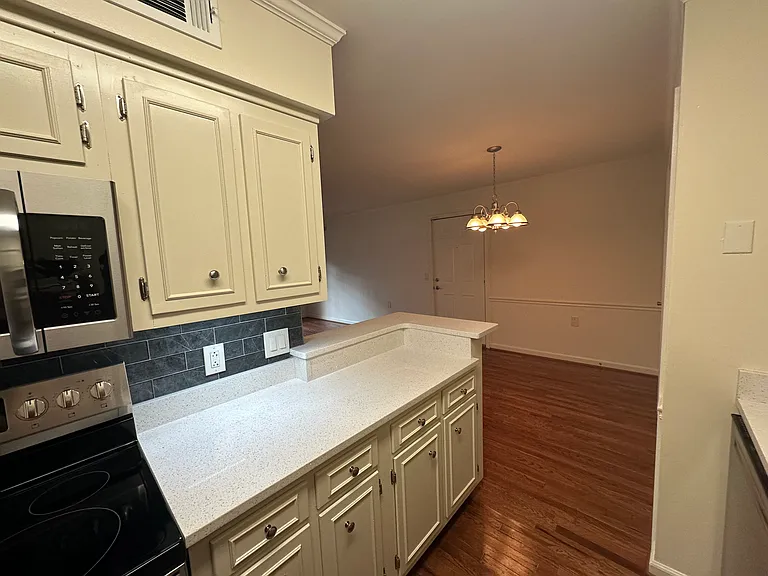 2905 Burch Ave #10 — Photo 10