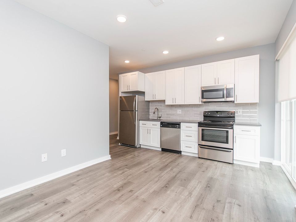 1st image of 1636-54 W Flora St #4F