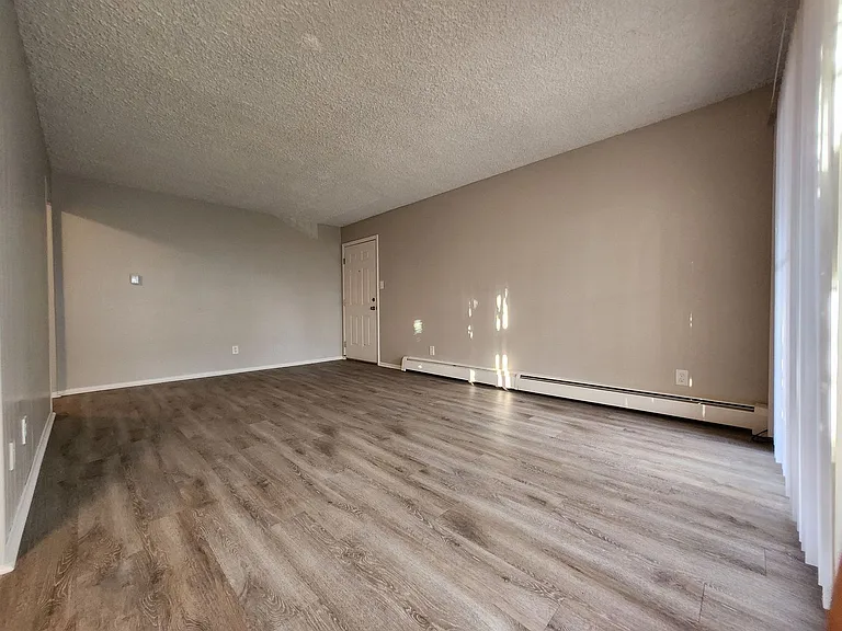 1505 E Kiowa St #102 — Photo 6