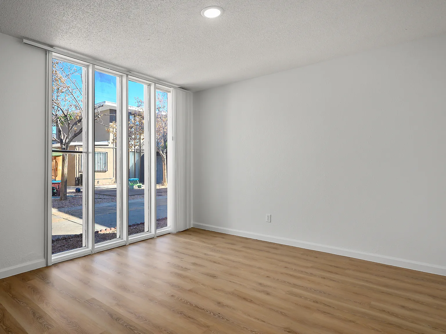 Desert Aire Apartments — Photo 3