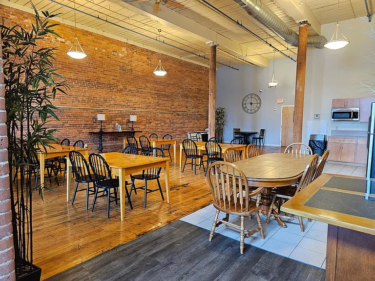 Victoria Riverside Townhouse Lofts — Photo 47
