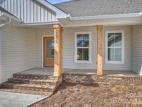 2nd image of 2271 Lee Lawing Rd