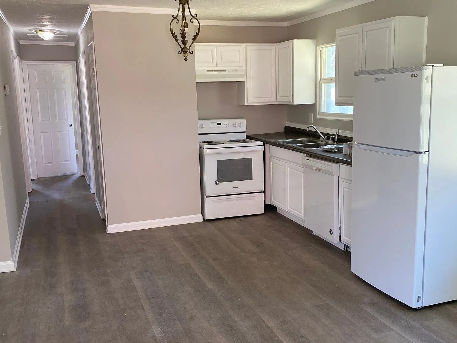 948 Meadow Ridge Dr — Photo 3