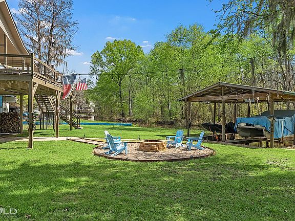 Fire pit w/ sitting area