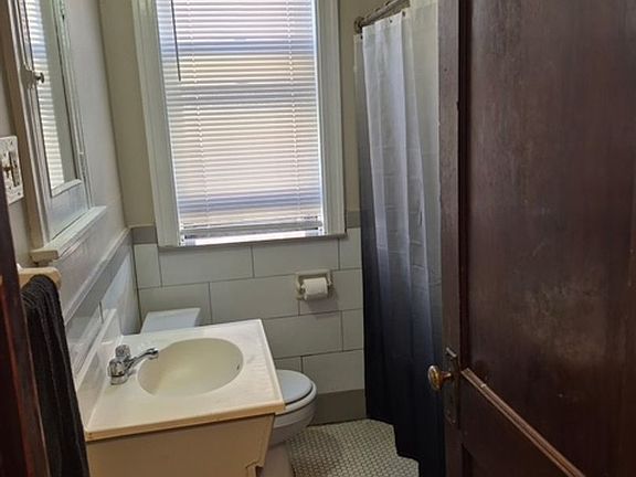 3rd image of 5113-15 S Broadway #13A