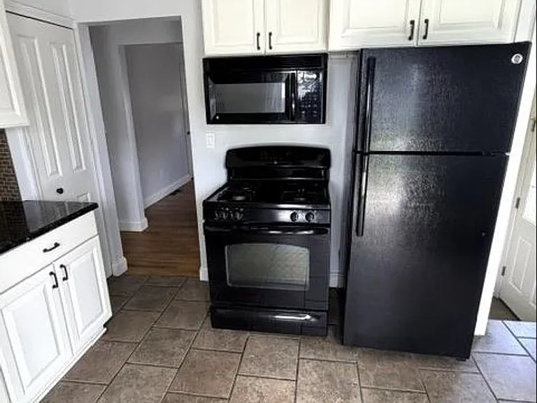1424 Chapin Ave — Photo 7