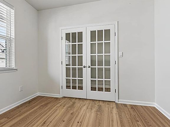 5th image of 321 Knollwood Dr