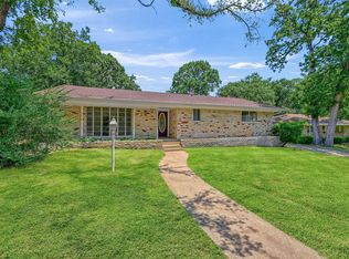 135 Circle Dr, Denison, TX 75021