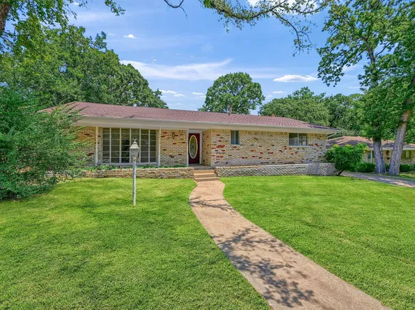 135 Circle Dr, Denison, TX 75021