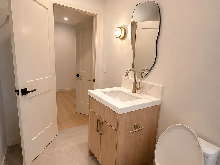 6500 Hayvenhurst Ave — Photo 12