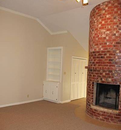 3rd image of 2717 Poinciana St