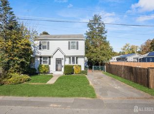 25 Evergreen St, Spotswood, NJ 08884