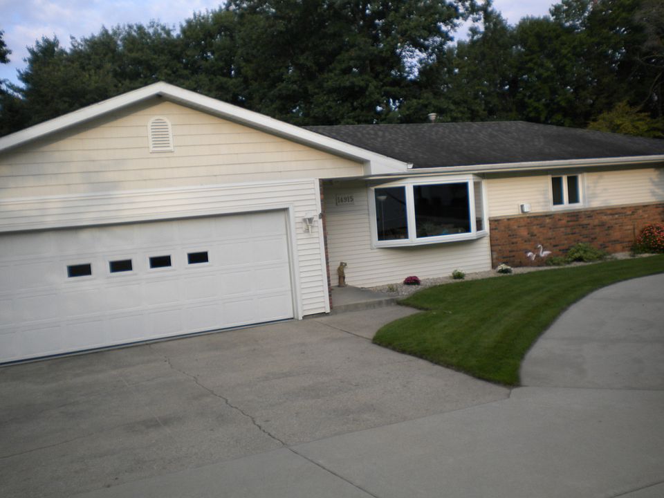 1st image of 14915 Lakeshore Dr