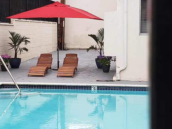 4th image of 425 S Alexandria Ave APT 14