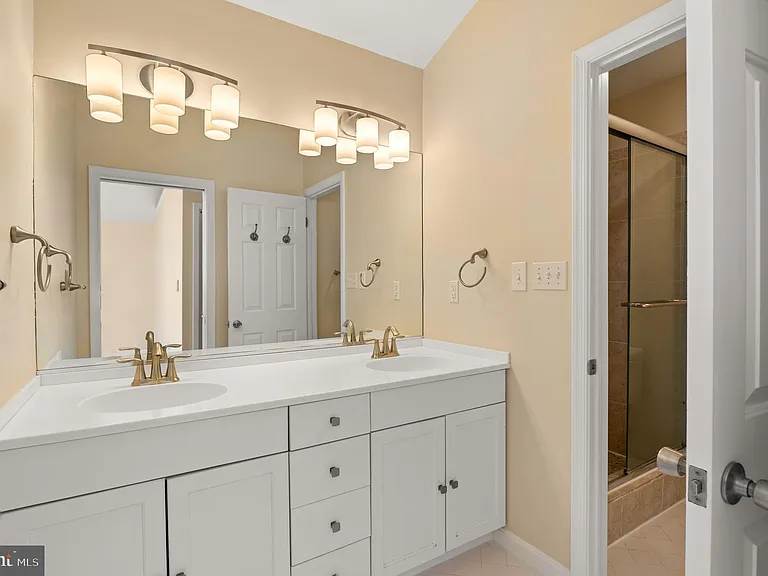 3563 Narragansett Ave — Photo 20
