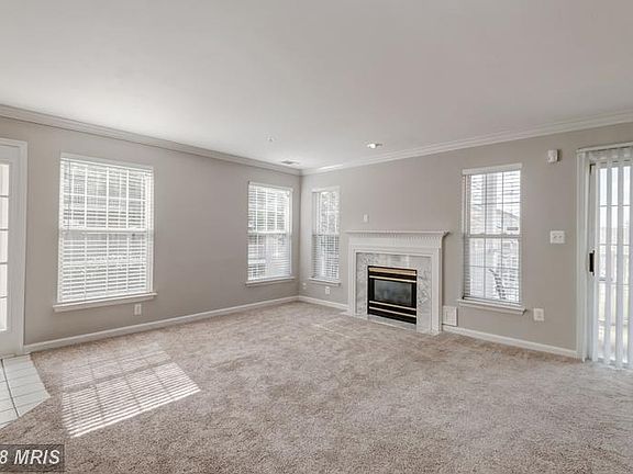 Living Room (2 of 3)