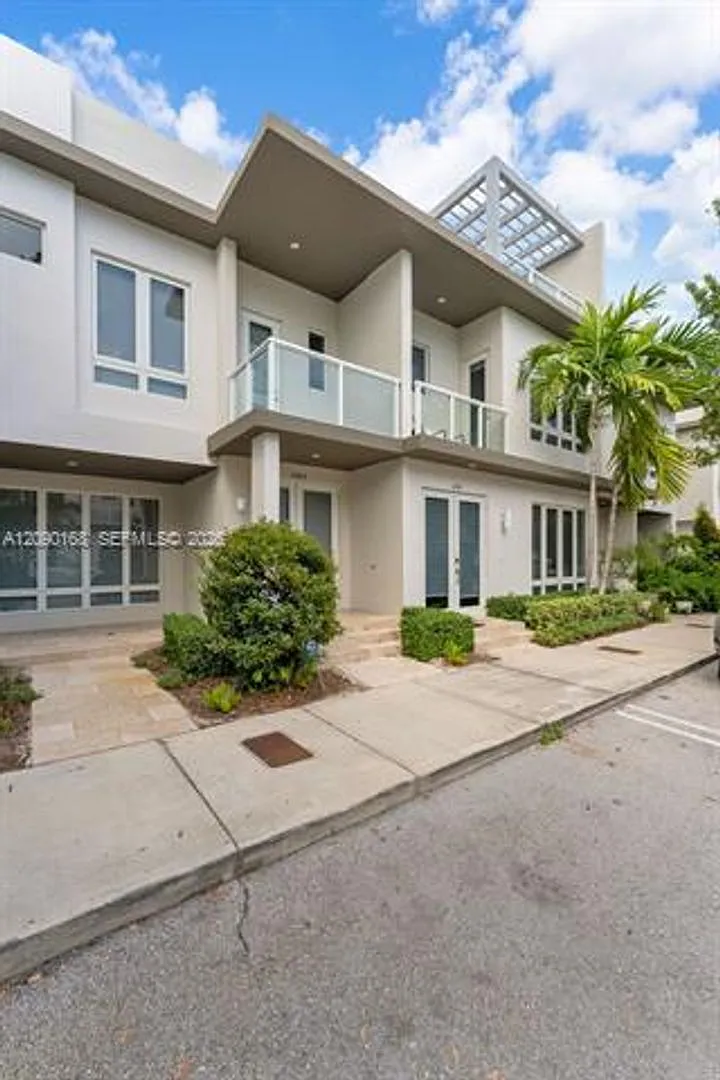 10415 NW 64th Ter th 10415, Doral, FL 33178 — Photo 3