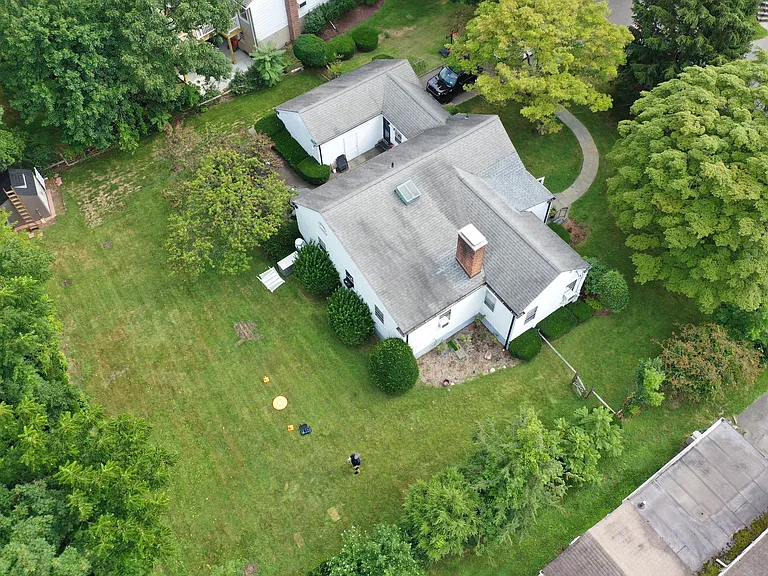 9 Manor Ave — Photo 3