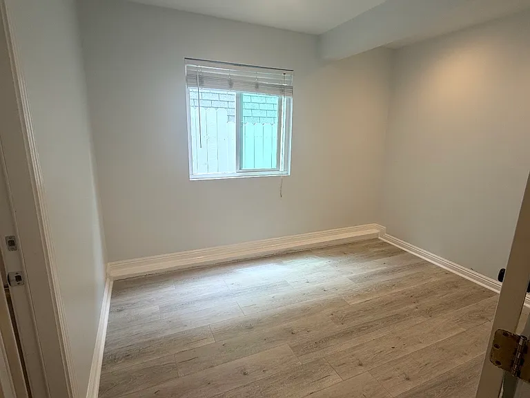 292 Santa Monica Dr — Photo 5