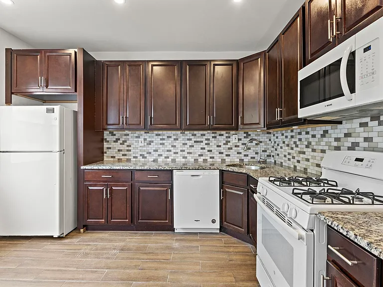 81 Humphrey Ave #1 — Photo 6