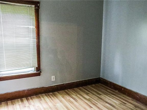 5th image of 177 Carl St
