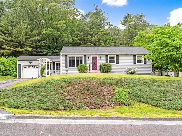 16 Pine Grove Cir, Uxbridge, MA 01569