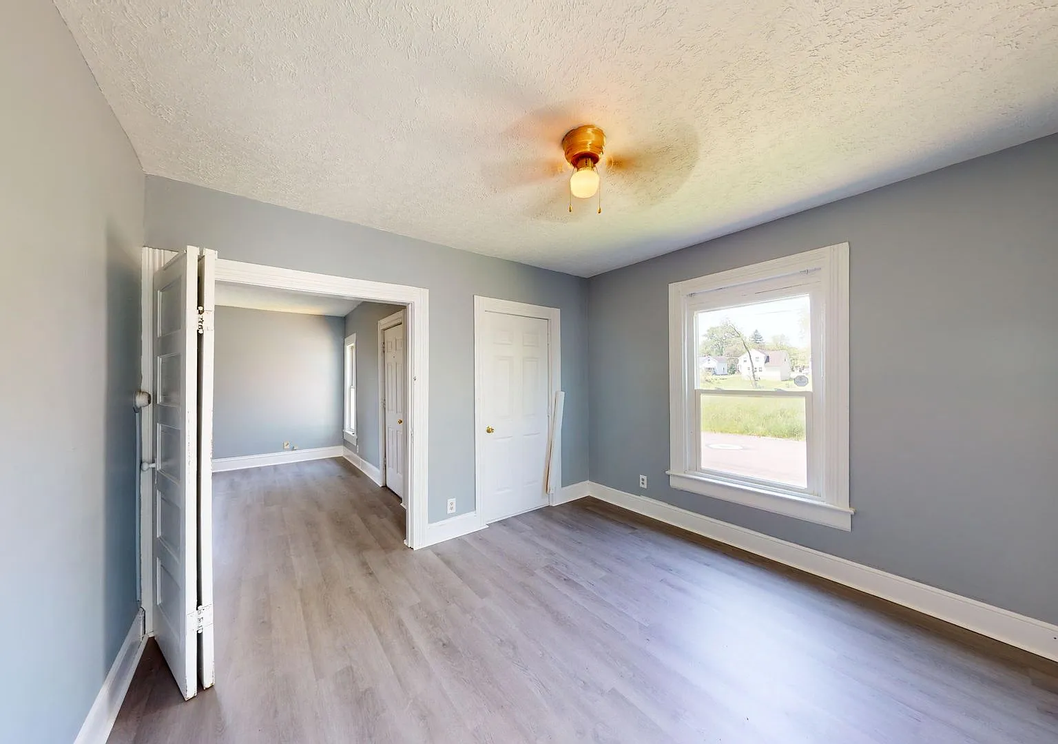 Coming soon-Freshly updated, 2 or 3 bedroom in Mansfield schools — Photo 3