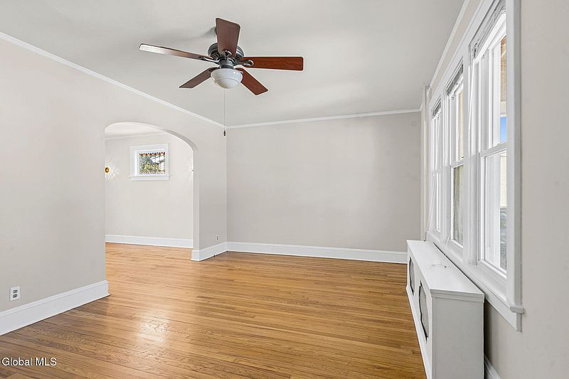 3rd image of 49 Oakwood Street