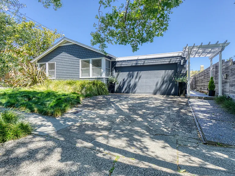1704 San Anselmo Ave — Photo 2