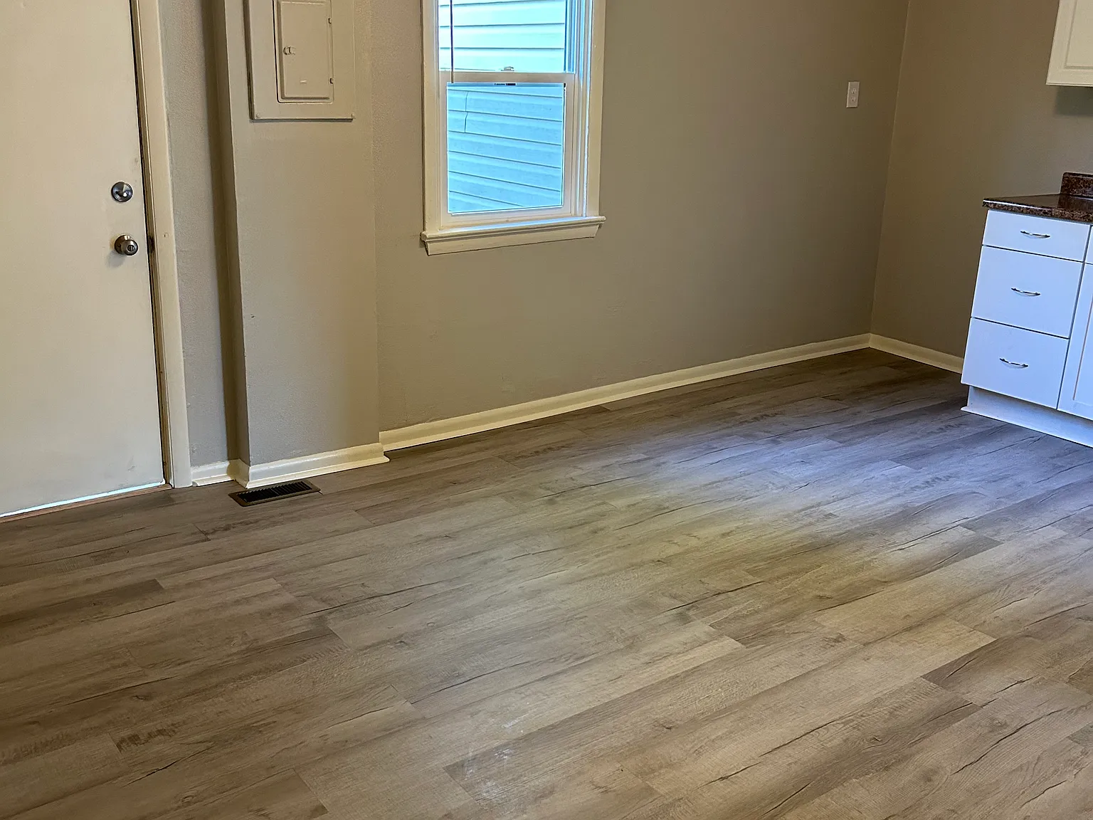 3 bed, 1016 sqft, $975 — Photo 4