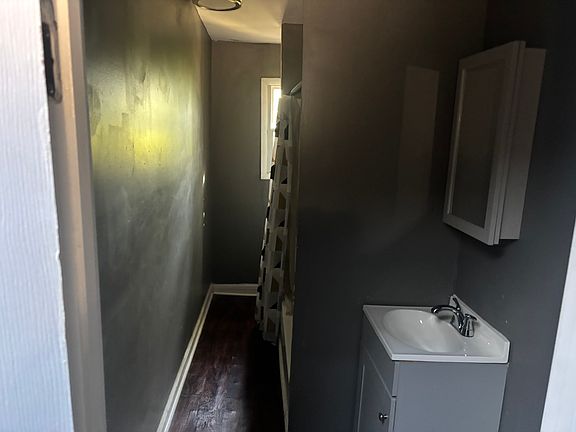 5th image of 2113 Vine St