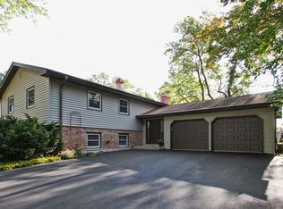 933 Highland Rd, Mundelein, IL 60060