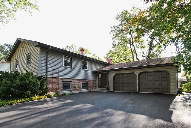 933 Highland Rd photo 1
