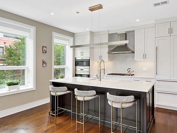 4th image of 2643 N Hermitage Ave #201
