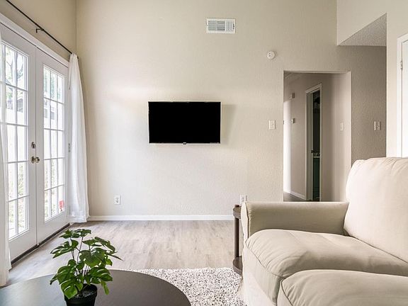 4th image of 1212 Bonnie Brae St #1212A