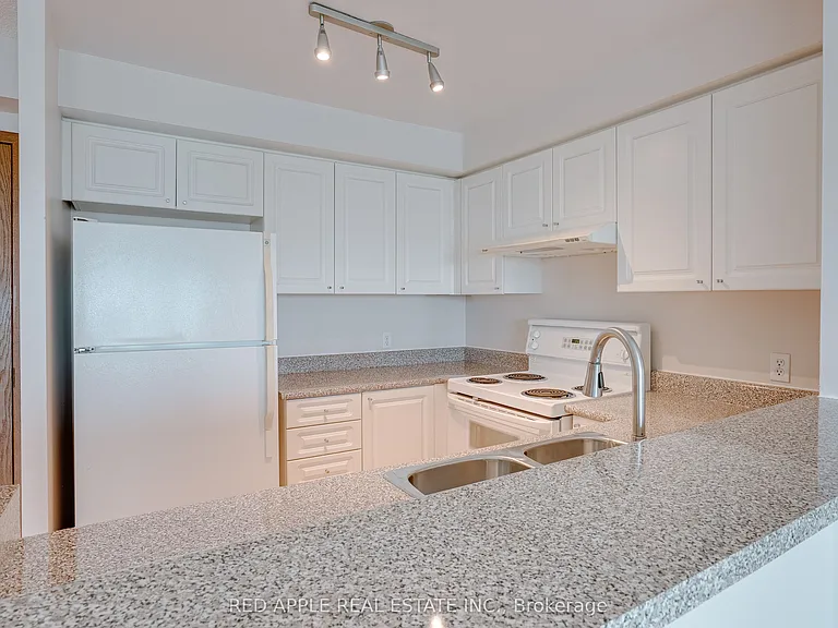 11 Lee Centre Dr #707 — Photo 13