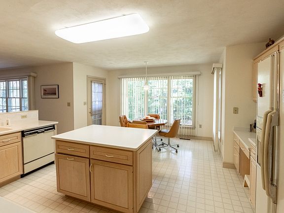 4th image of 209 Leawood Ln