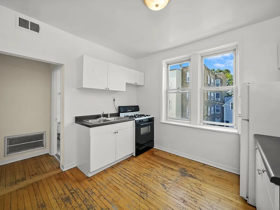 3000 N. Whipple LLC