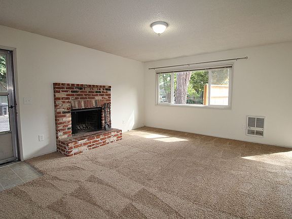 2nd image of 8829-8833 SE 16th Ave