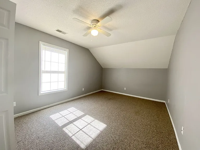 238 Hitching Post Cres — Photo 13
