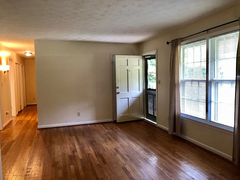 4578 Oakland Ter SW — Photo 5