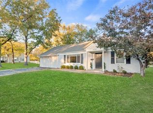 7555 Booth Dr, Prairie Village, KS 66208