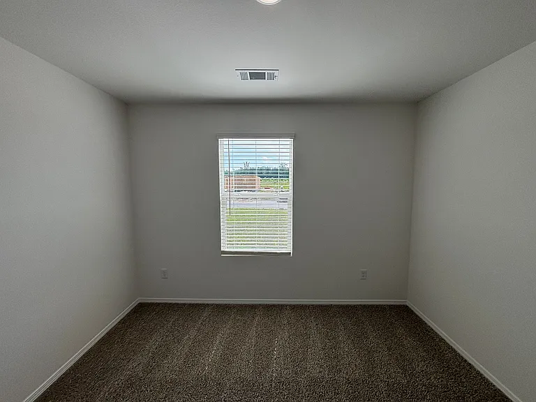 141 Preston Ln — Photo 4
