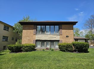 750 56th Pl #1, Clarendon Hills, IL 60514