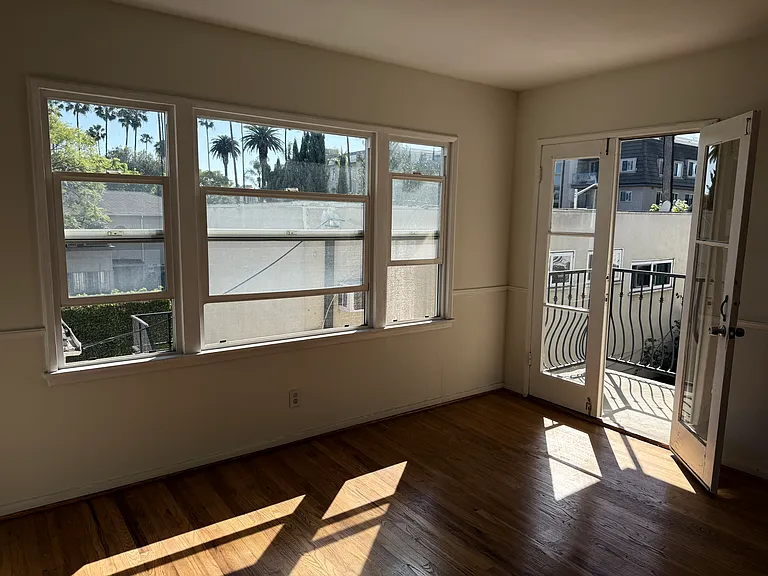 408 N Doheny Dr — Photo 5