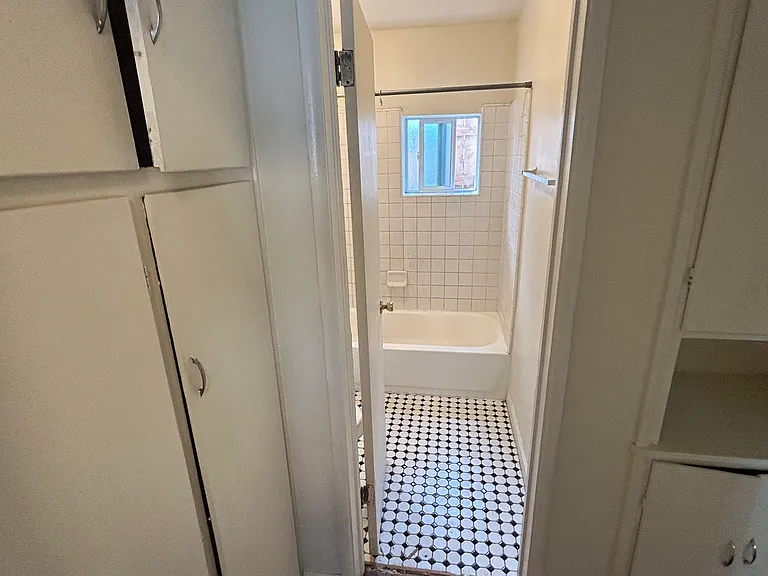 1329 Broadway #C — Photo 6