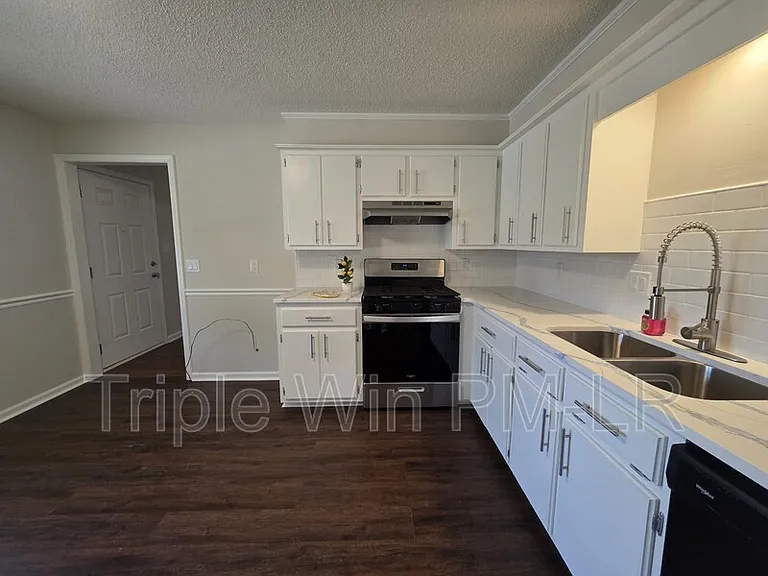 113 Northfield Dr — Photo 16